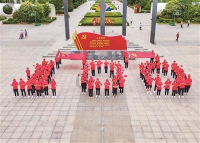 治愈这一年 | 终于不是“小黄人”了!告别“怪病”的13岁少年迎来新生